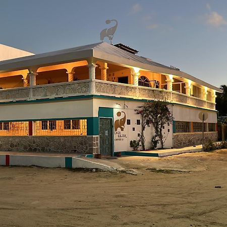 Casa Gajah HotЕл Куйо Екстериор снимка
