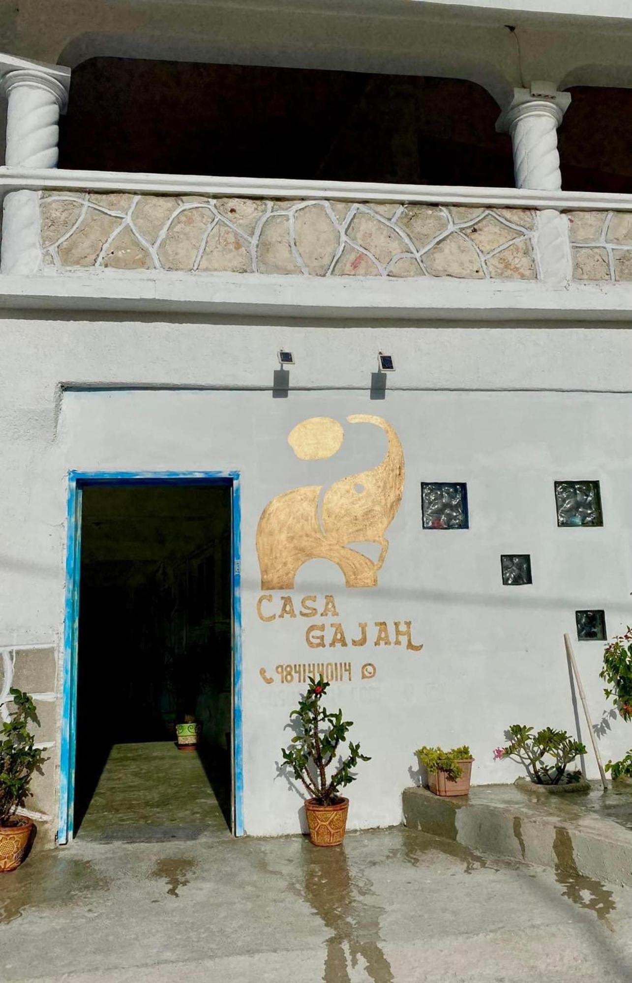 Casa Gajah HotЕл Куйо Екстериор снимка