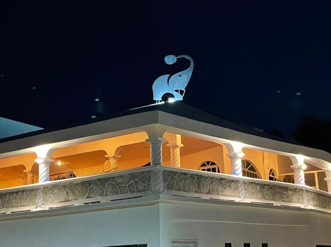 Casa Gajah HotЕл Куйо Екстериор снимка